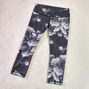 Lululemon cloud and dot crop leggings